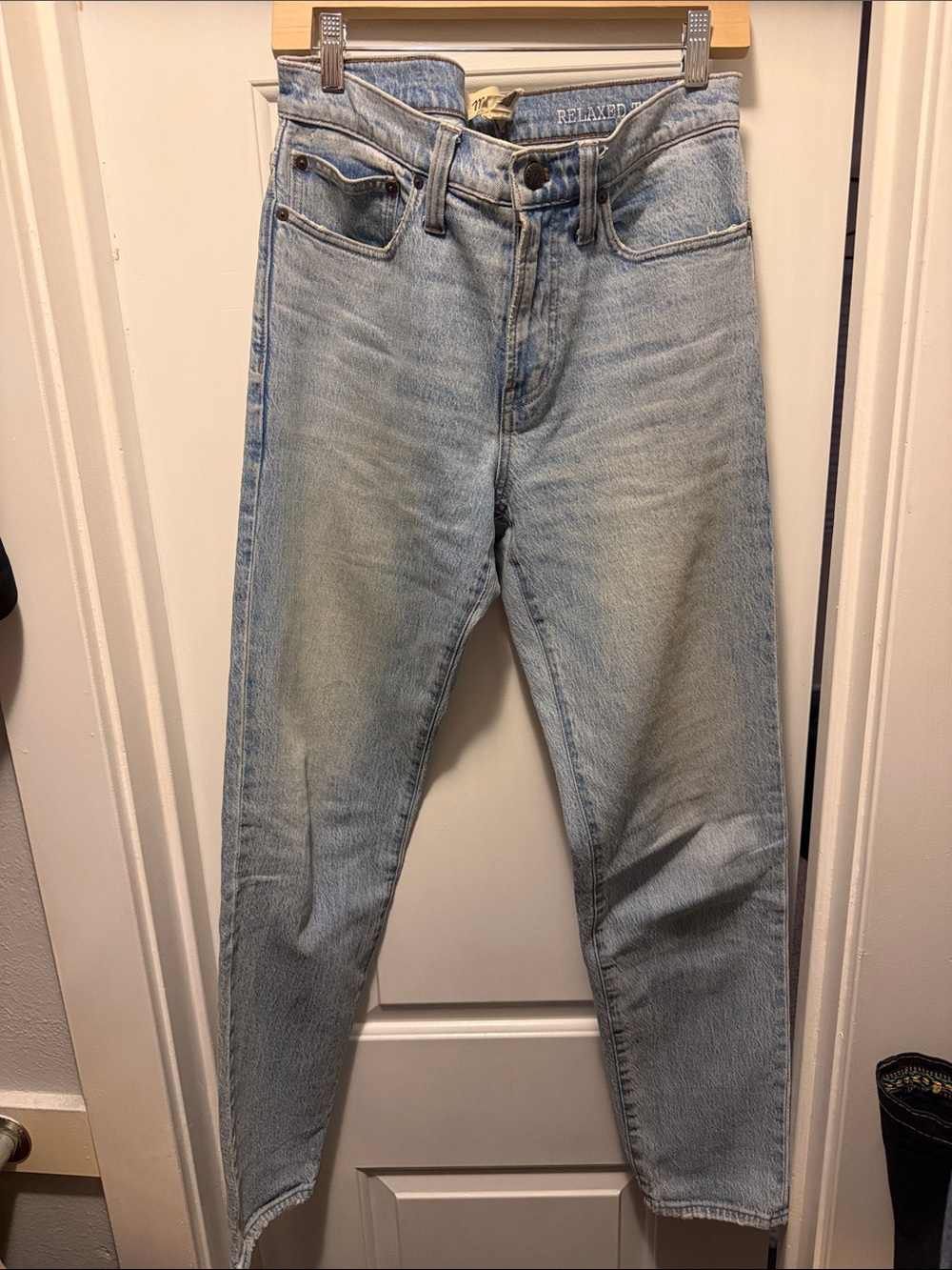 Madewell Light Wash Men’s Jeans - Relaxed Fit - gently worn